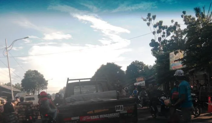 Atasi Macet di Ranuyoso Akibat Pasar Tumpah, DPRD Sarankan Pemkab Perbaiki Jalan Alternatif