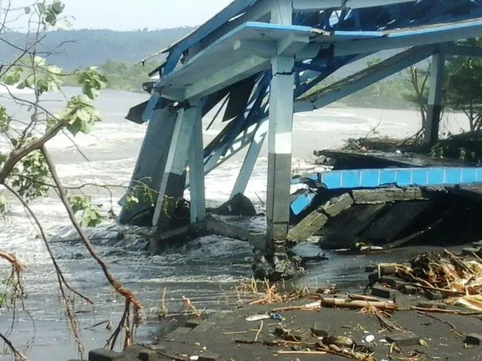 Diterjang Ganasnya Ombak, TPI Tempursari Porak Poranda dan Warga Was-was