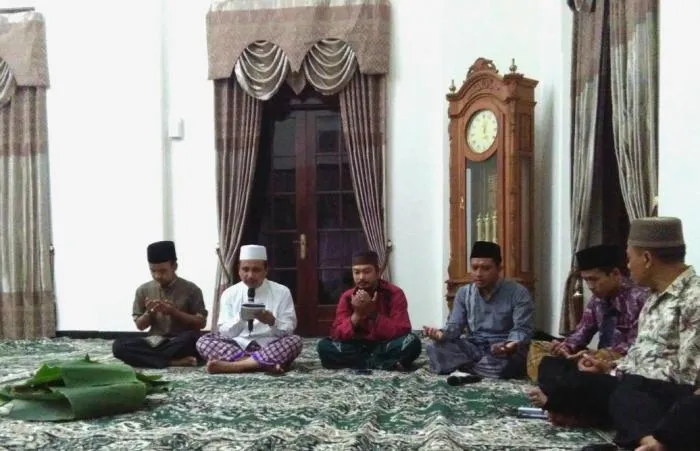 Bupati Asat Malik Ajak Khotmil Quran Grup WatsApp di Pringgitan Pendopo