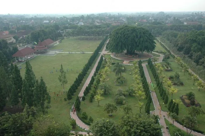 Dibangun Jadi Alun-alun Spektakuler, Bupati Asat Ajak Warga Ikut Lakukan Pengawasan