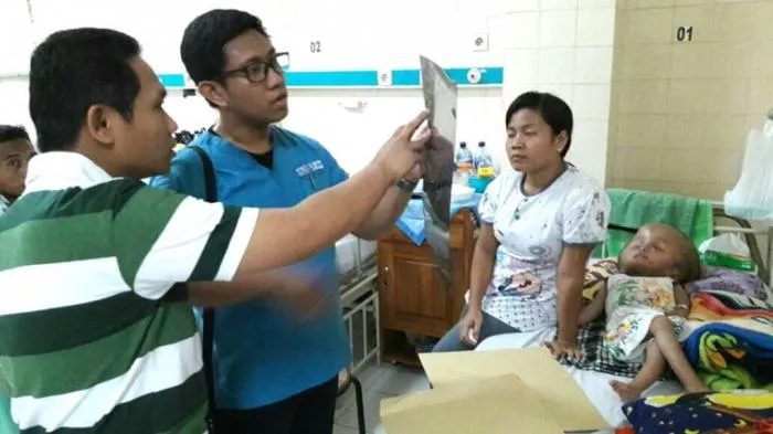 Cak Thoriq, Jenguk Fardan Penderita Hydrocheopalus Asal Desa Denok Lumajang