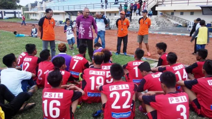 PSIL Muda Diberi Bonus Sepatu Baru dan Uang Pembinaan