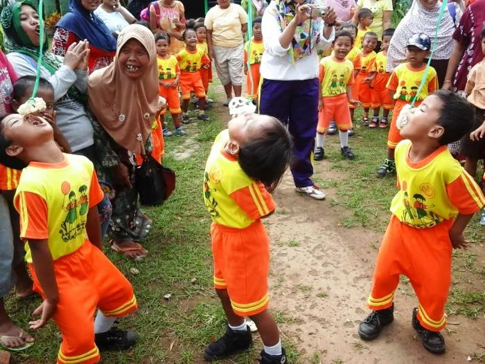 Ajarkan Semangat Kemerdekaan, TK Pembangunan PG Jatiroto Gelar Lomba Makan Kerupuk