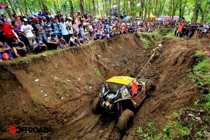 Puluhan Off-Roader Coba Taklukan Jalur Ekstrem Hutan Jadi Umbul