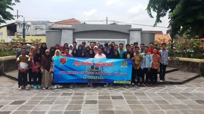 Klub Tempo Doeloe SMA PGRI 1 dan SCS SMAGA Gelar Napak Tilas ke Kota Pahlawan Surabaya