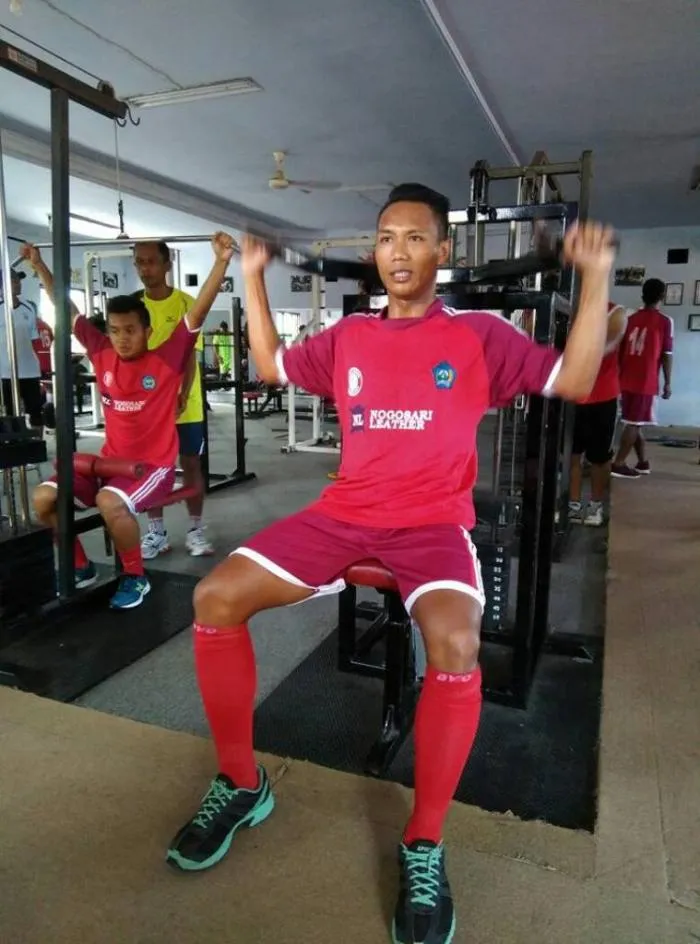Tingkatkan Kemampuan Fisik, Pemain Semeru FC Dilatih di Primkopol Fitnes Center