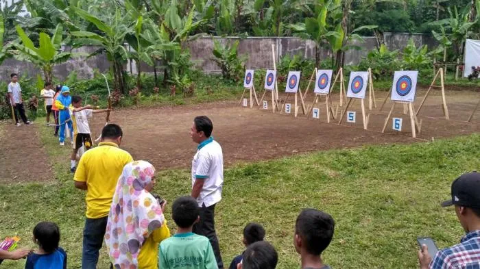SMPN 3 Senduro Gelar Kejuaraan Panahan Dibanjiri Peserta