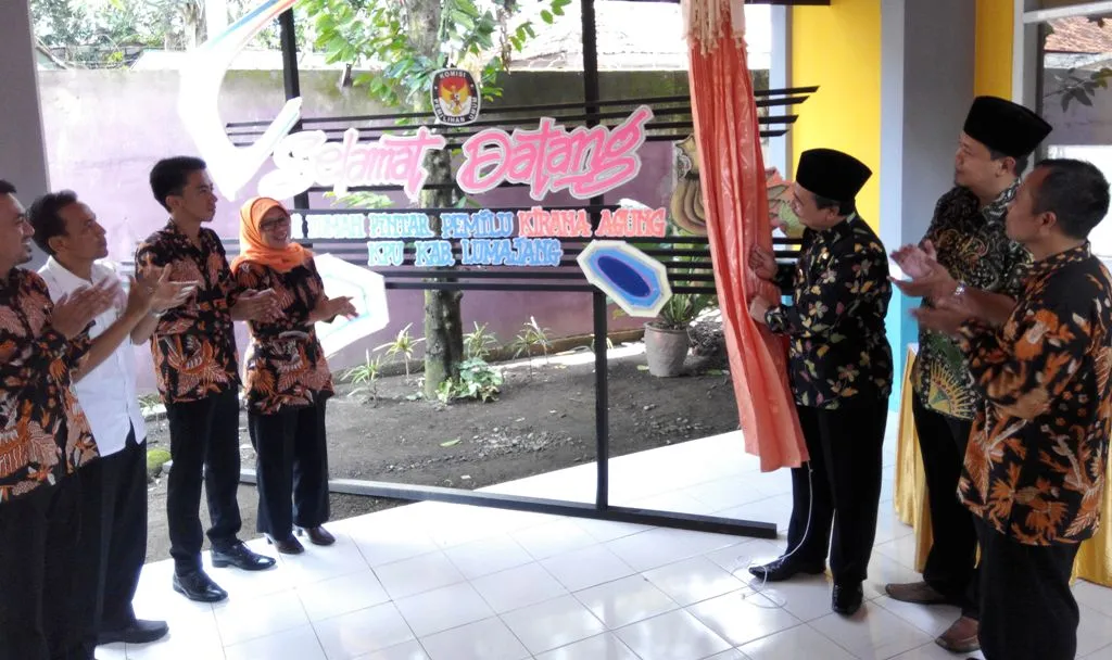 Bupati As'at Resmikan Rumah Pintar Pemilu Kirana Agung KPU Lumajang