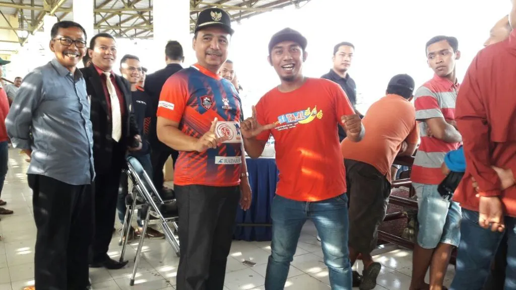 Semeru FC Semakin Bersinar, Bupati As'at Malik Akan Anggarkan Tribun Stadion Semeru