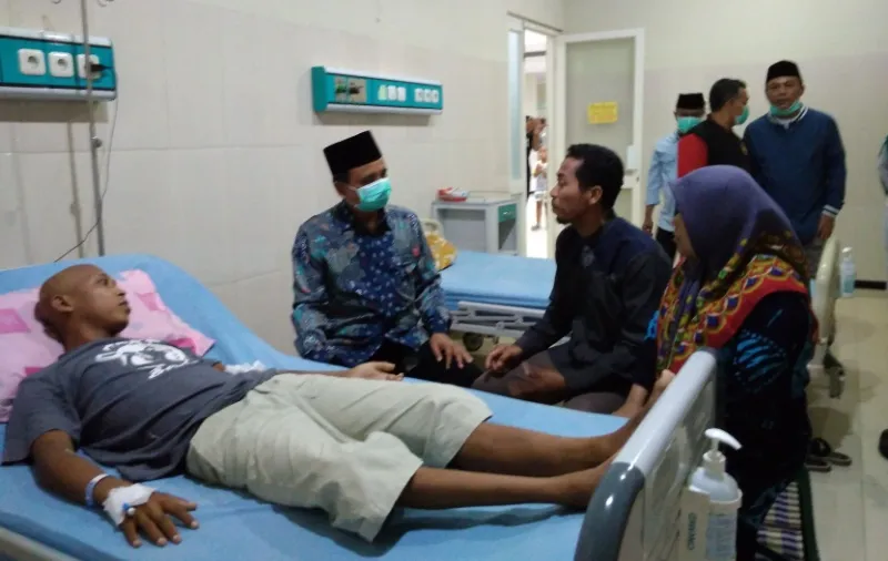 Bupati As'at Jenguk Sutikno, TKI Illegal yang Dibuang di Malaysia