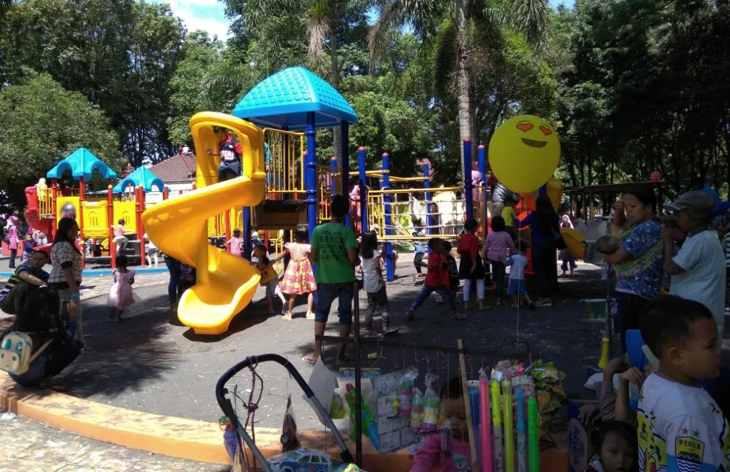 Agar Tak Cepat Rusak, Play Ground ALun-alun Lumajang Harus Dijaga