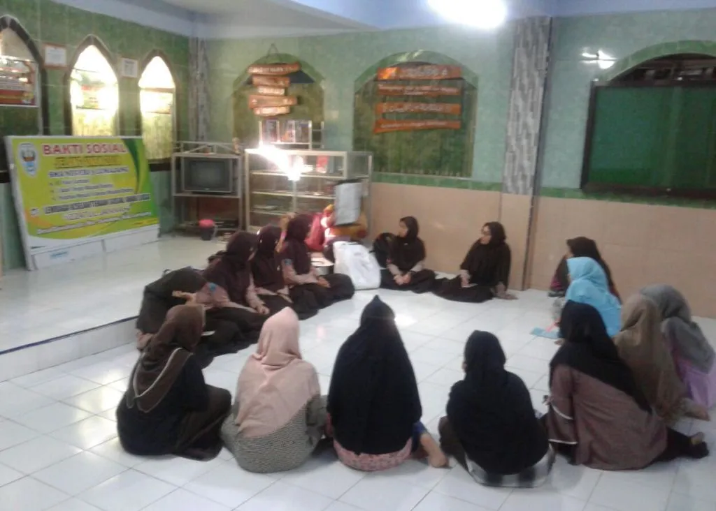 Garda SMAGA Gelar Pelatihan Kreasi Mading di LKSA Izzatul Jannah