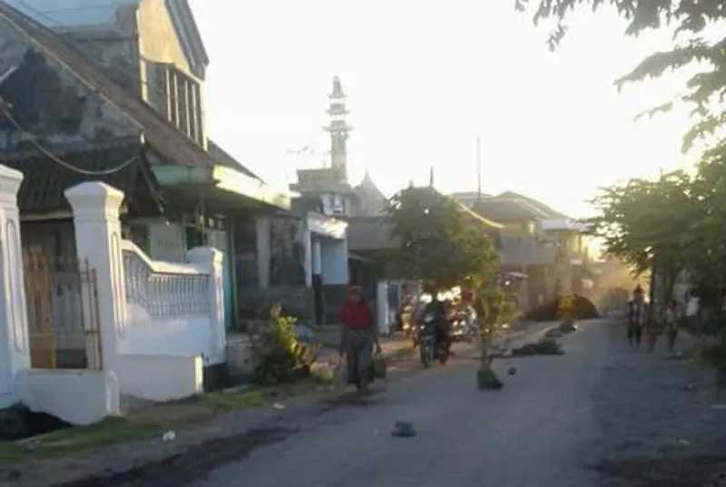 Jalur Satu Arah, Truk Pasir Akan Lewat Desa Panggung Lombok