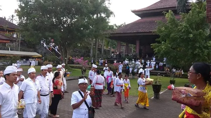 Pura Mandara Giri Semeru Agung Gelar Piodalan