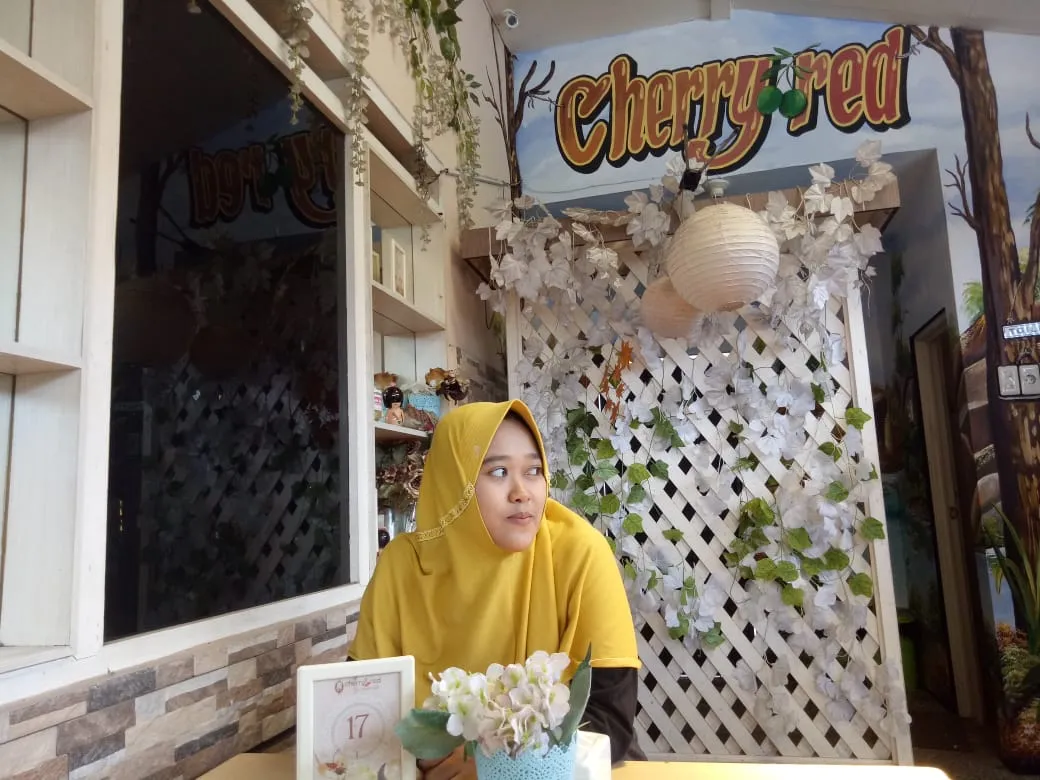 Cherry Red Cafe Tawarkan Tempat Nongkrong Ala Korea