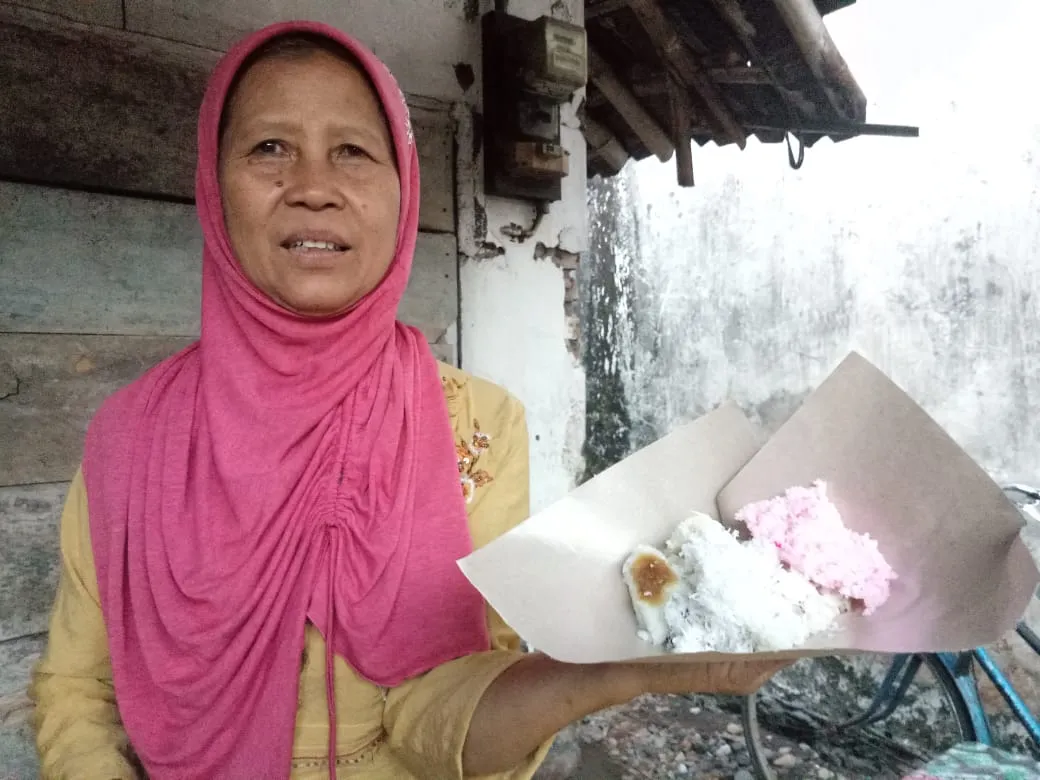 Ketan Koro Buatan Umi Kulsum Karang Bendo Diburu Pembeli