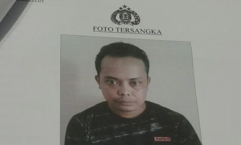 Rosyid Pernah Minum Obat Serangga Sebelum Bunuh Diri Bareng Istri
