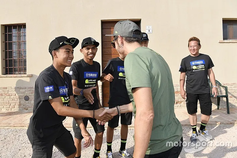 Cerita Faerozi Pembalap Lumajang Saat Bertemu Valentino Rossi