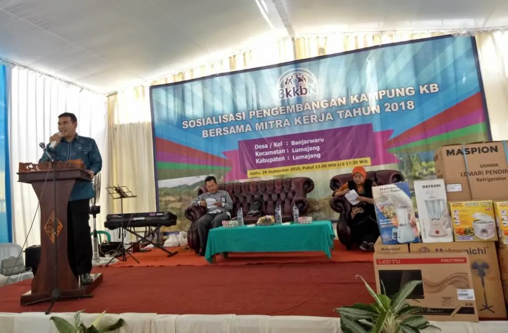 Anggota DPR RI Drs. Ayub Khan M.Si Kawal Program Kampung KB di Lumajang