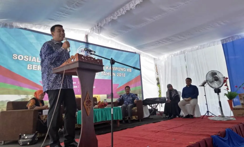 Drs. Ayub Khan M.Si, Komisi IX DPR RI Ikut Sosialisasikan Kampung KB di Desa Pagowan