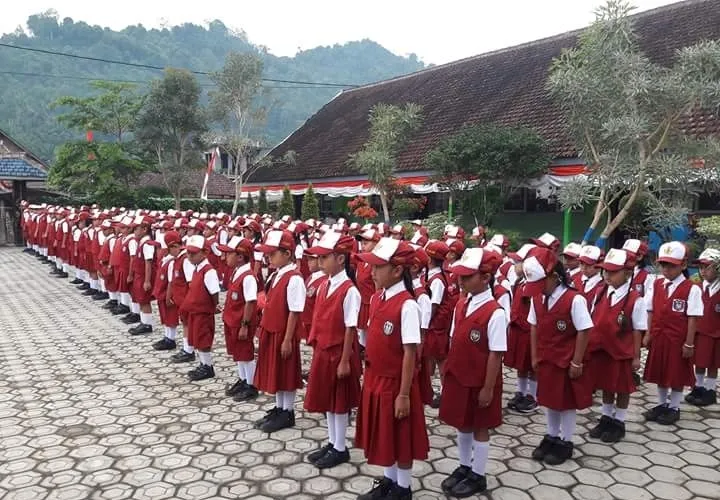 Tak Tepat Waktu, 5 M Dana Seragam Gratis Tak Lagi Bermanfaat