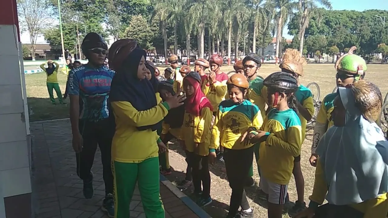 Helm Batok Kelapa Kreasi Unik Siswa SMPN 3 Lumajang