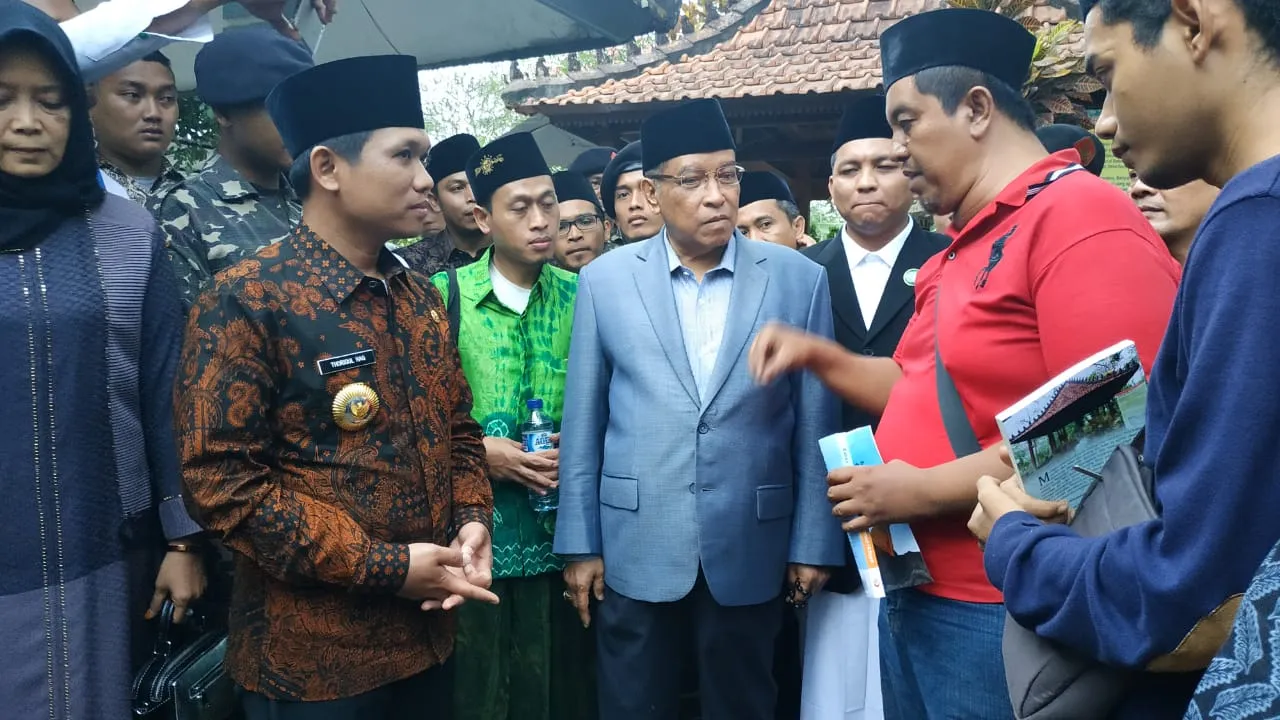 Ketua PBNU Ziarahi Makam Syech Abdurrahman Penyebar Agama Islam di Lumajang