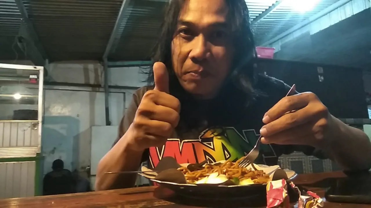 Nikmatnya, Nasi dan Mie Goreng Wasarta Pojok Alun-alun Lumajang