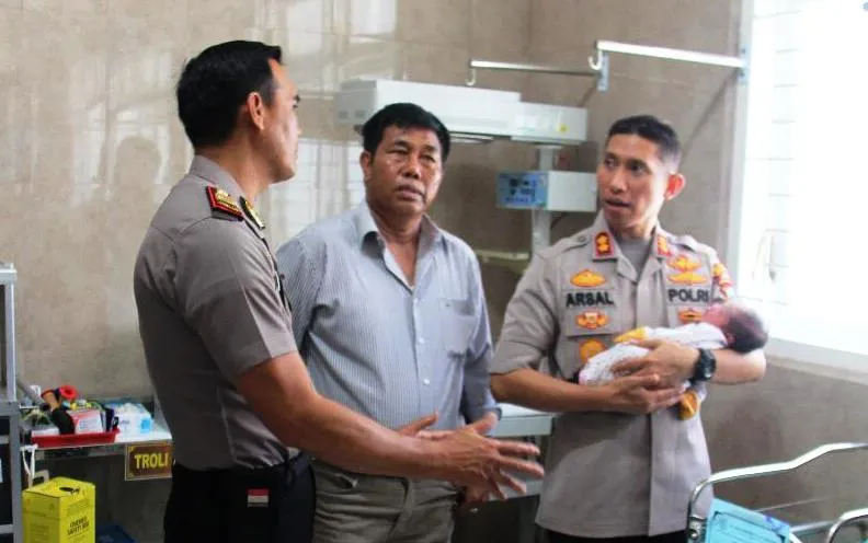 Kapolres Lumajang Banjir Permintaan dari Pasutri Untuk Adopsi Bayi Tumpeng