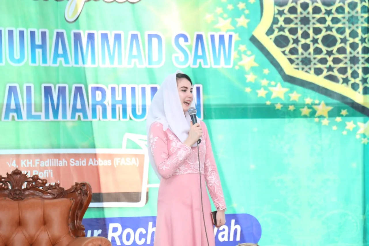 Arumi Bachsin Dardark Kunjungi Ponpes Rochmaniyah Lumajang