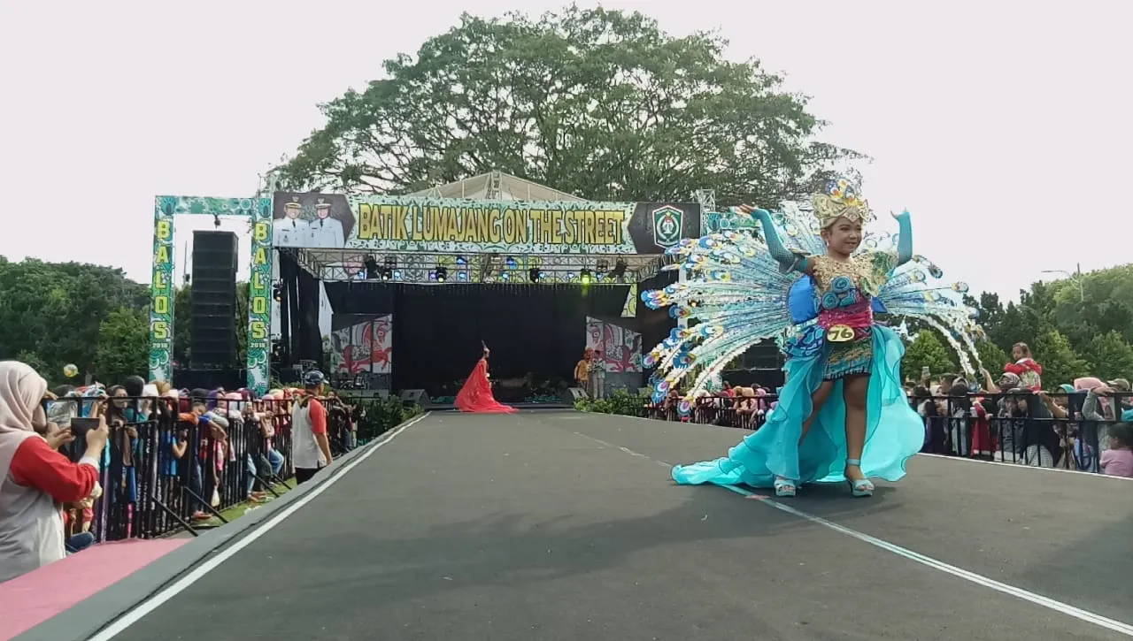 Ribuan Pengunjung Padati Festival Balos di Alun - alun Lumajang