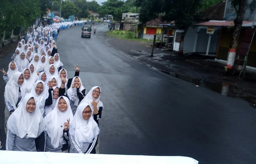IAI Syarifuddin Gelar Jalan Sehat Kelilingi Desa Wonorejo