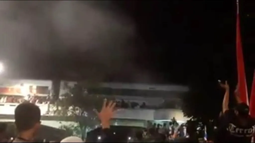 Tragedi Korban Jatuh Saat Drama Kolosal Hari Pahlawan di Surabaya
