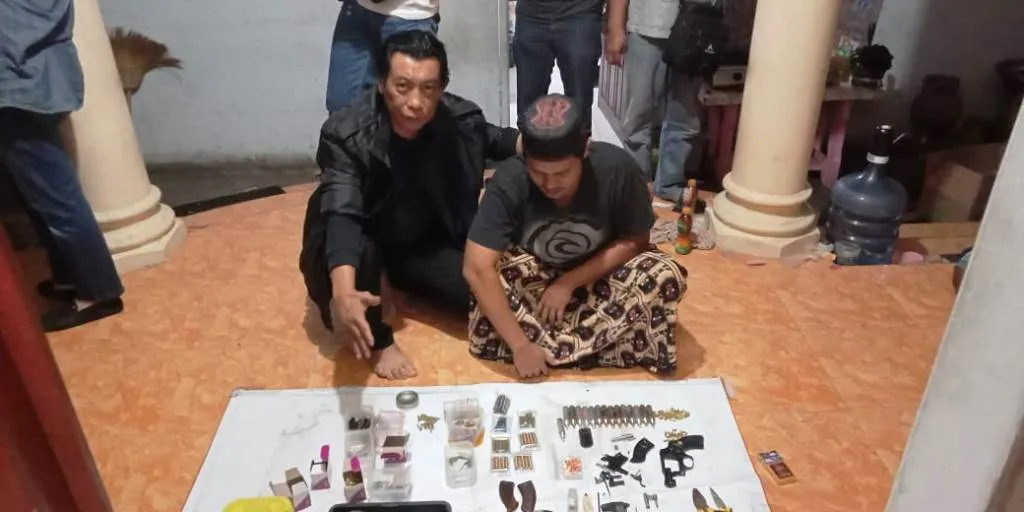 Jual Pistol Online, Ini Barang Yang Diamankan Polisi dari Rumah Hendra