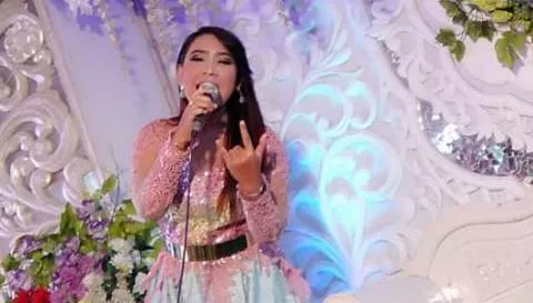 Chindy Serenada dari Ketoprak Tobong Berkibar Dipentas Dangdut