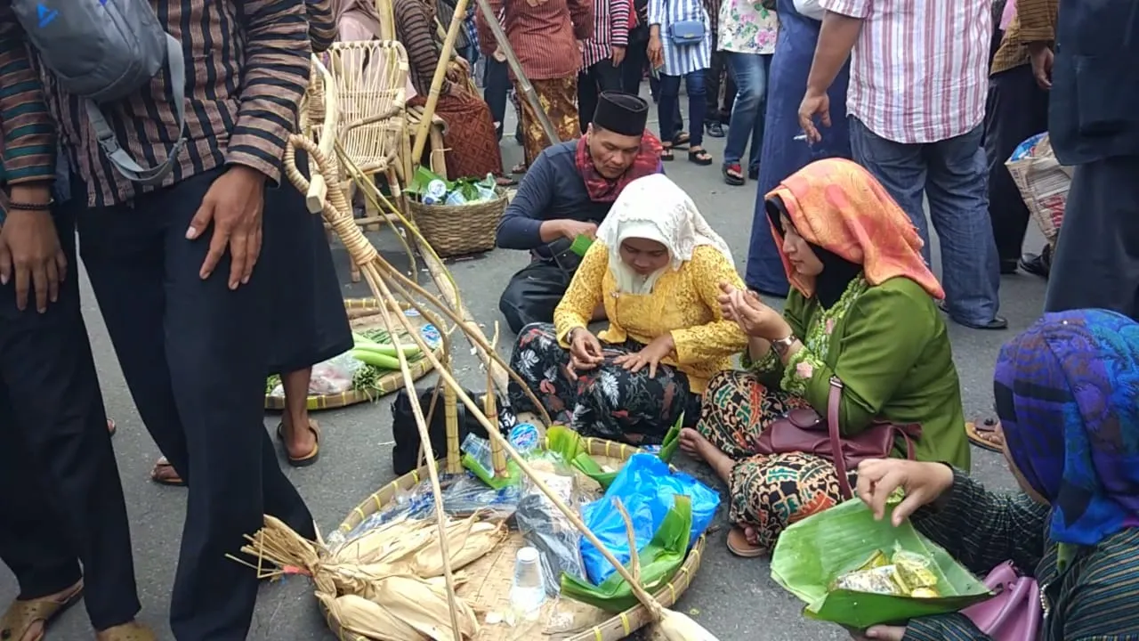 Video : Kemeriahan Pengunjung dan Aksi Peserta Loemadjang Djadoel