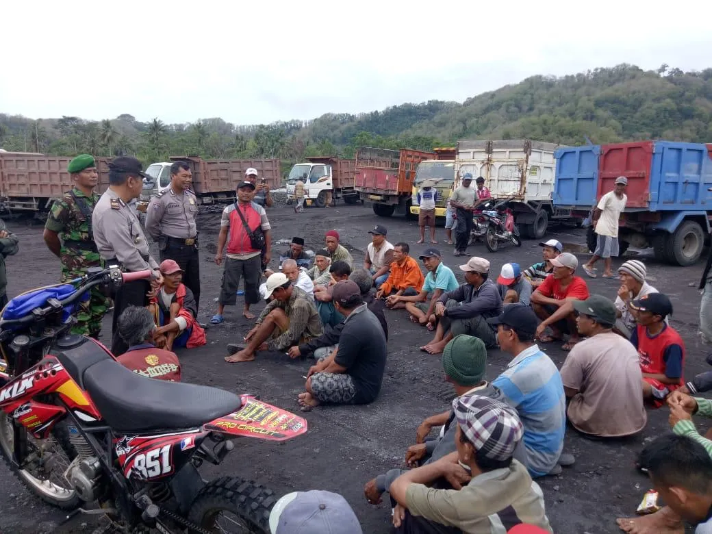 Polres Lumajang Mediasi Warga dan Pengusaha Tambang soal Uang Debu