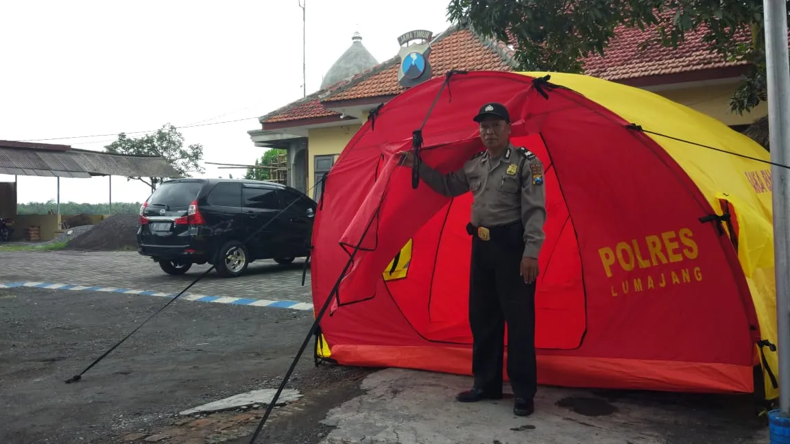 Polsek Rowokangkung Mulai Dirikan Tenda Pengungsi Korban Banjir