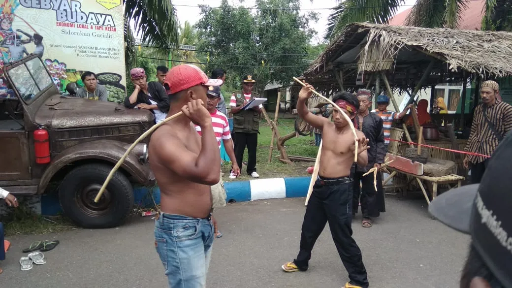 Video : Seni Perang "Ojung" Khas Lumajang