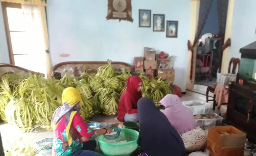 Panjang Ilang, Bungkus Kenduren Yang Mulai Jarang Ditemukan di Hajatan Khitan