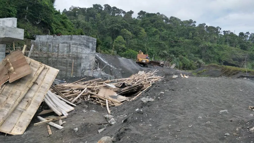 Pembangunan jembatan penghubungan Pasirian-Tempursari mangkrak