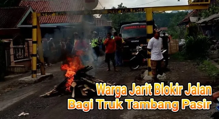 Video : Warga Jarit Blokir Jalan Tambang Pasir Lumajang