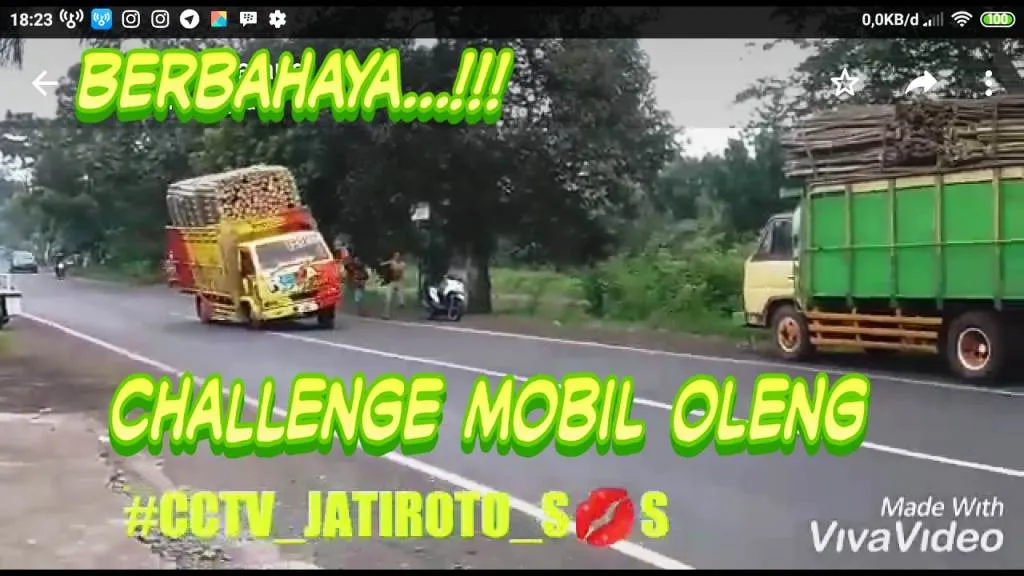 Video : Viral Challenge Mobil Oleng Bergoyang di Lumajang