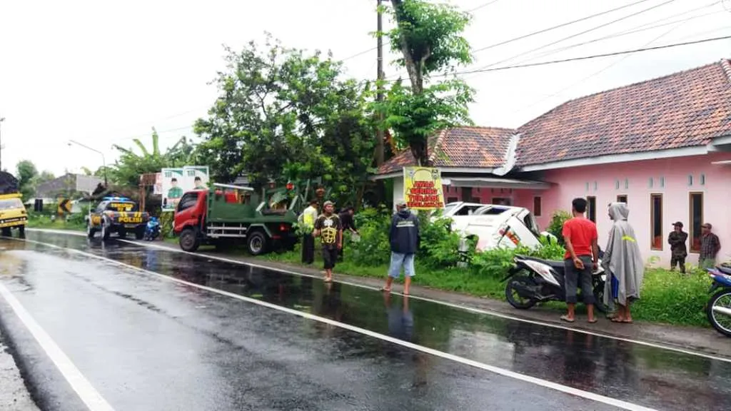 Jalan Licin dan Angker Jalur Tukum Rawan Kecelakaan