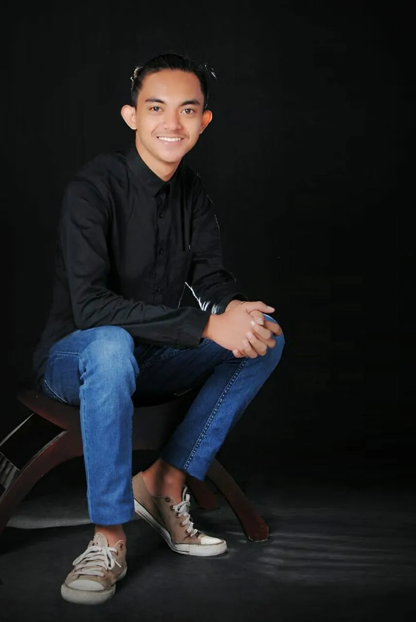 Potret Kholis Penyanyi Dangdut Lumajang Mirip dengan Rarkry Selebgram