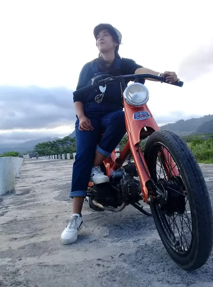 Rara Penyanyi Pecinta Motor Klasik