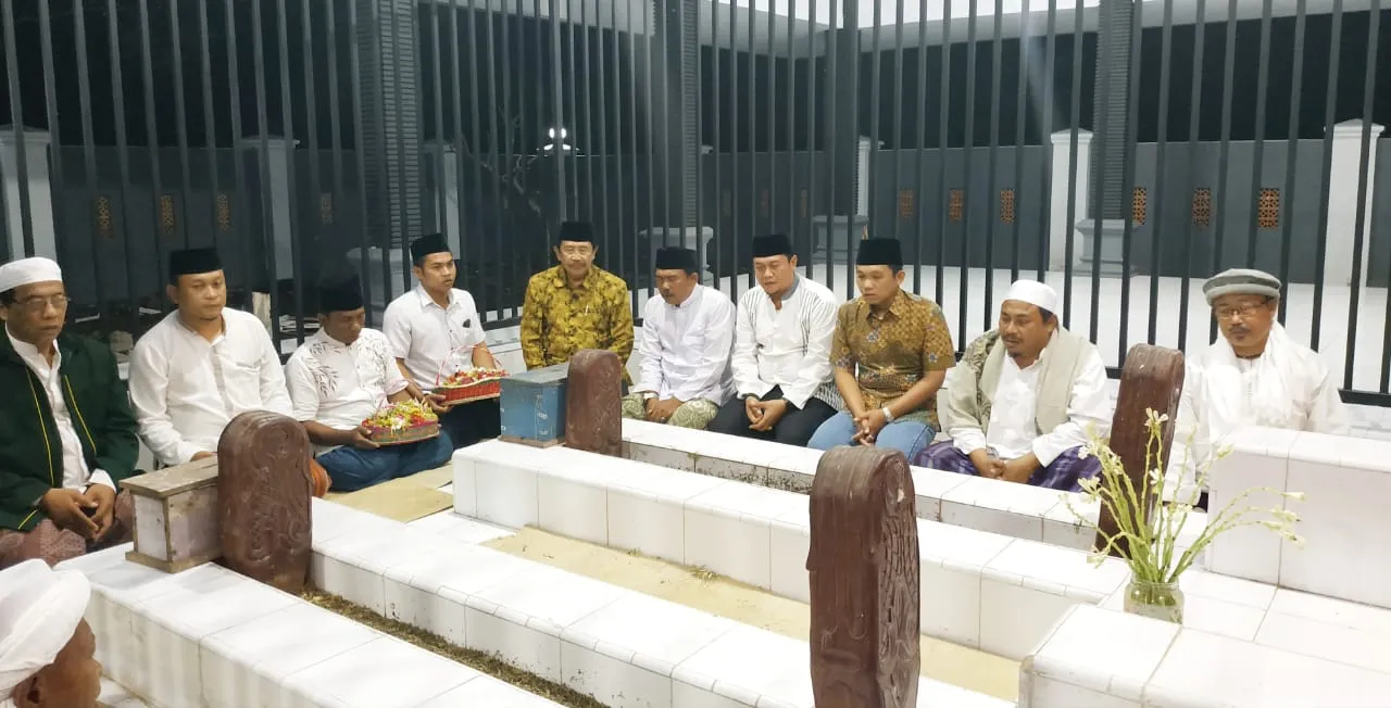Cak Thoriq Resmikan Pendopo 2 Makam Lelulur Babat Alas Desa Wotgalih