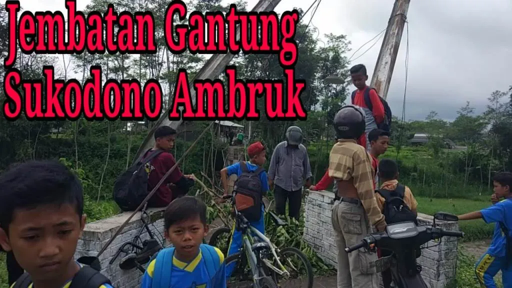 Video : Jembatan Gantung Sukodono Lumajang Putus