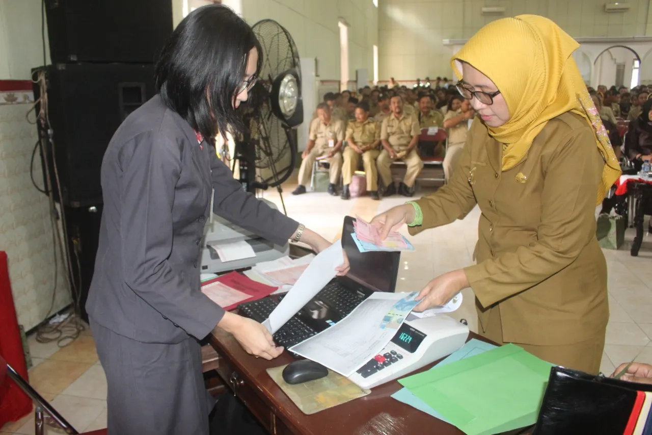 Bunda Indah : Aparatur Pemerintah Harus Beri Contoh Lunas PBB Bagi Warga