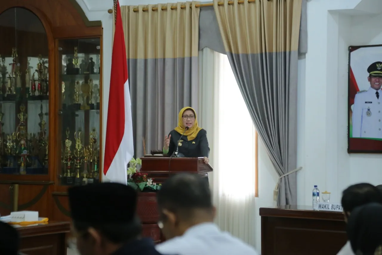 Bunda Indah : Warga Lumajang Harus Ber KTP Tahun ini
